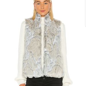 ✨3for$25✨BBDakotaNWT In A Furry FauxFur Vest Ivory